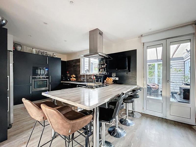 Maison - 176 m² - 8 pièces