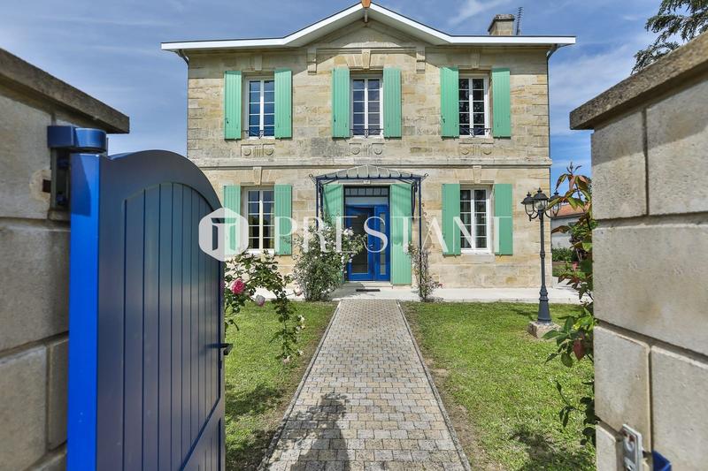 Maison - 240 m² - 9 pièces