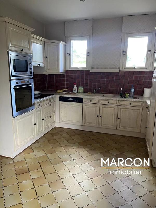 Maison - 225 m² - 7 pièces