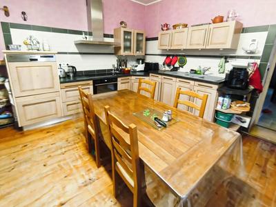 Maison - 237 m² - 10 pièces