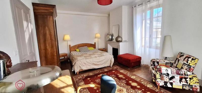 Maison - 252 m² - 11 pièces