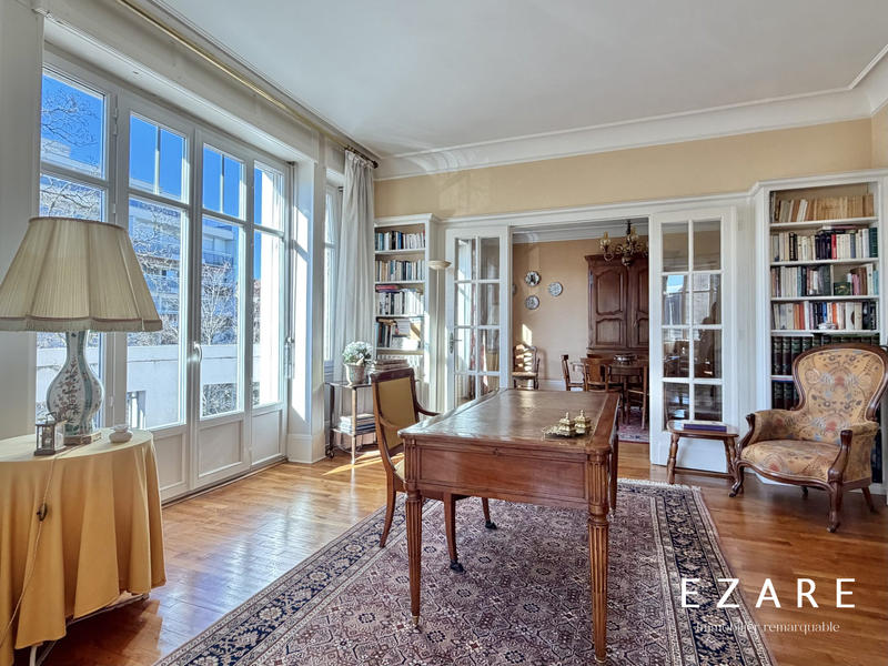 Appartement - 191 m² - 6 pièces