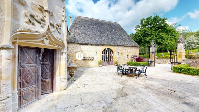 Demeure - 716 m² - 7 pièces