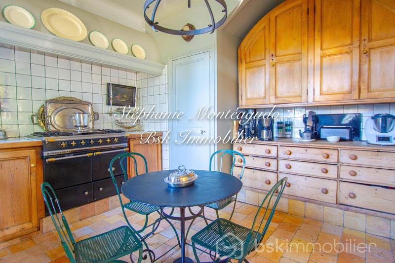 Demeure - 243 m² - 7 pièces