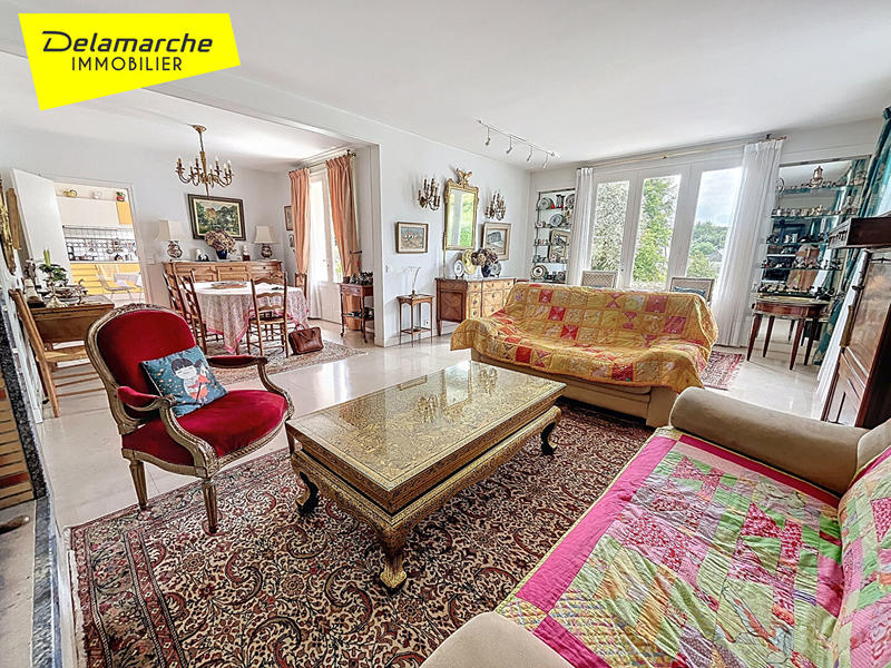 Maison - 210 m² - 11 pièces