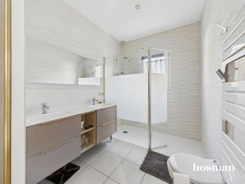 Maison - 210 m² - 5 pièces