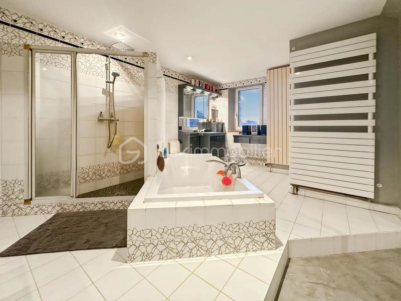 Demeure - 264 m² - 8 pièces