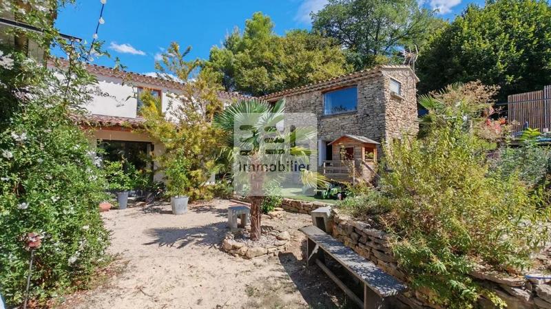 Villa - 198 m² - 6 pièces