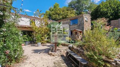 Villa - 198 m² - 6 pièces