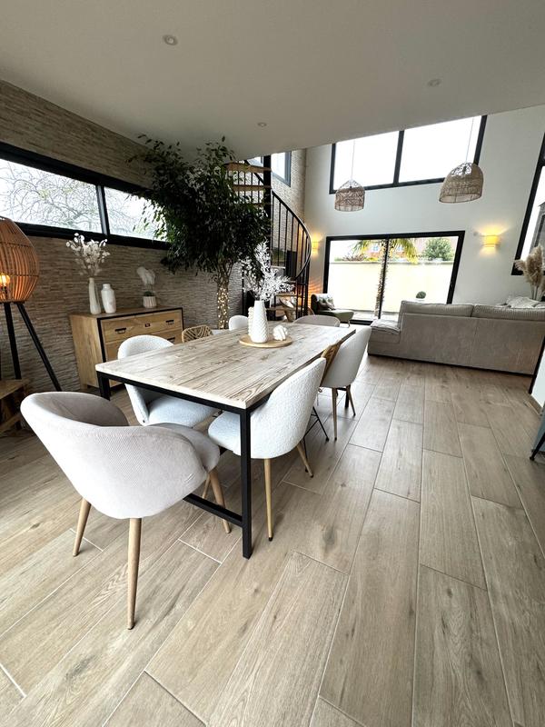 Maison - 220 m² - 9 pièces