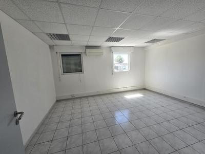 Bureau - 75 m² - 2 pièces