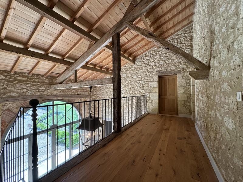 Maison - 445 m² - 10 pièces