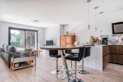 Maison - 210 m² - 8 pièces