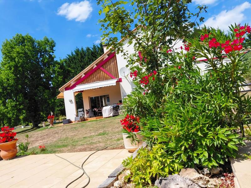 Maison - 220 m² - 6 pièces