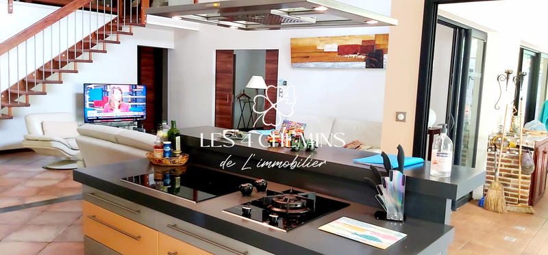 Villa - 220 m² - 6 pièces