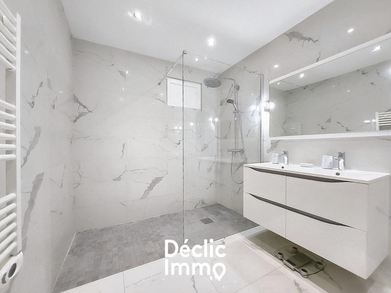 Maison - 326 m² - 7 pièces