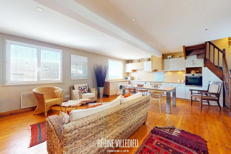 Maison - 198 m² - 8 pièces