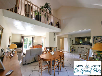 Maison - 167 m² - 6 pièces