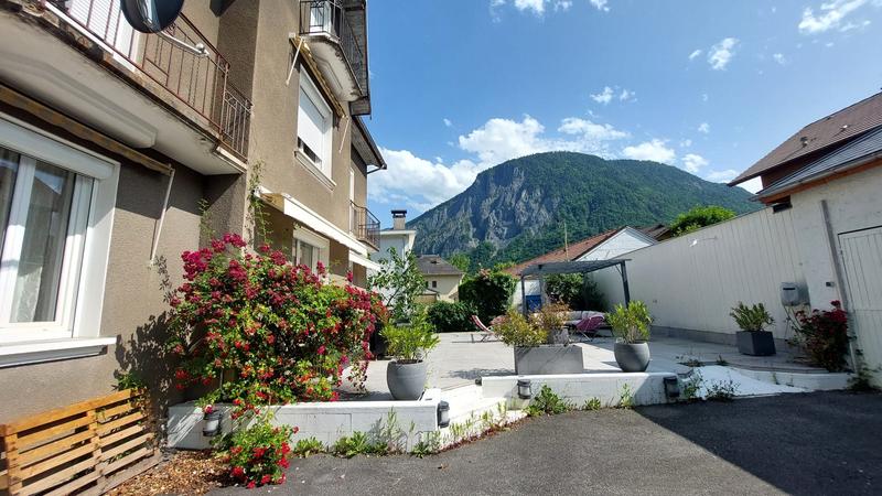 Maison - 238 m² - 8 pièces