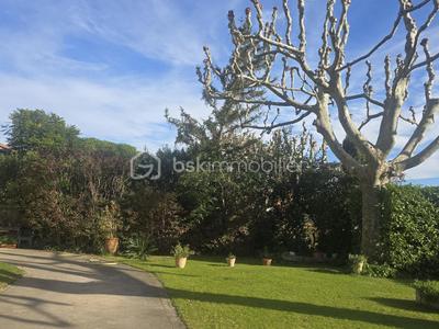 Demeure - 180 m² - 9 pièces