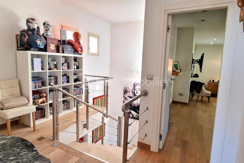 Maison traditionnelle - 241 m² - 6 pièces