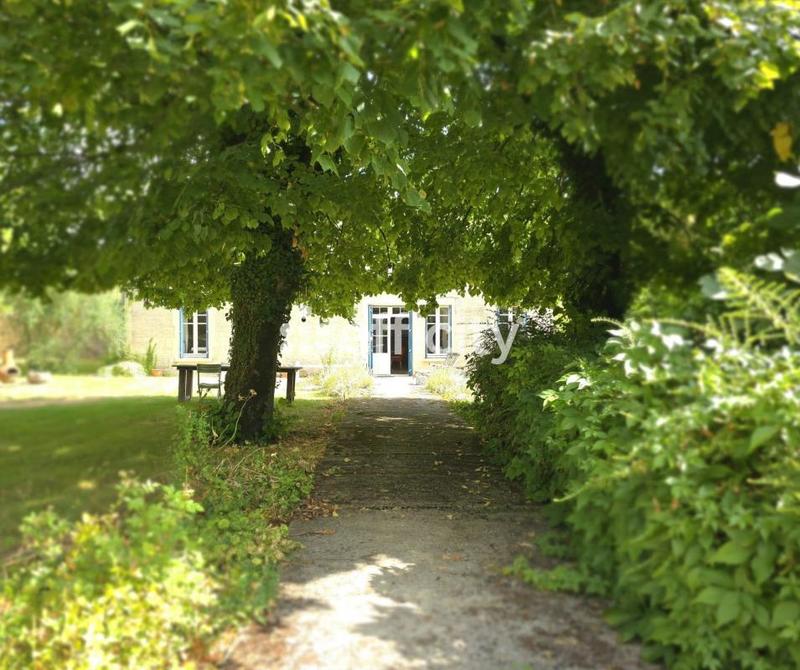 Maison - 488 m² - 15 pièces