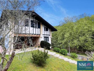 Maison - 165 m² - 8 pièces