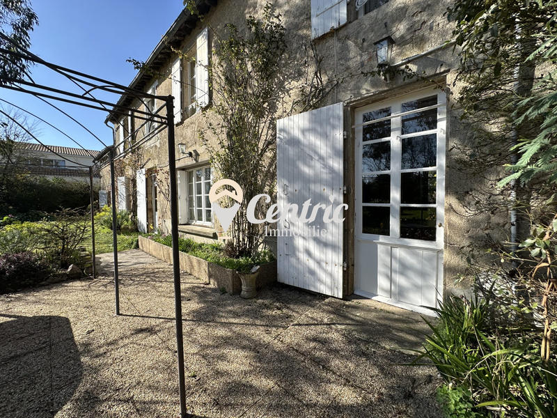 Maison ancienne - 230 m² - 8 pièces