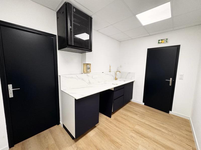 Local commercial - 134 m² - 5 pièces