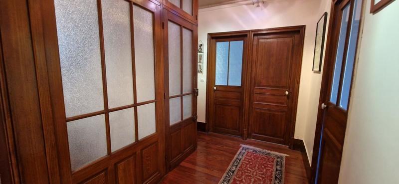 Maison - 232 m² - 9 pièces