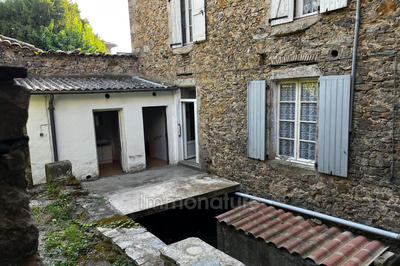 Maison - 325 m² - 13 pièces