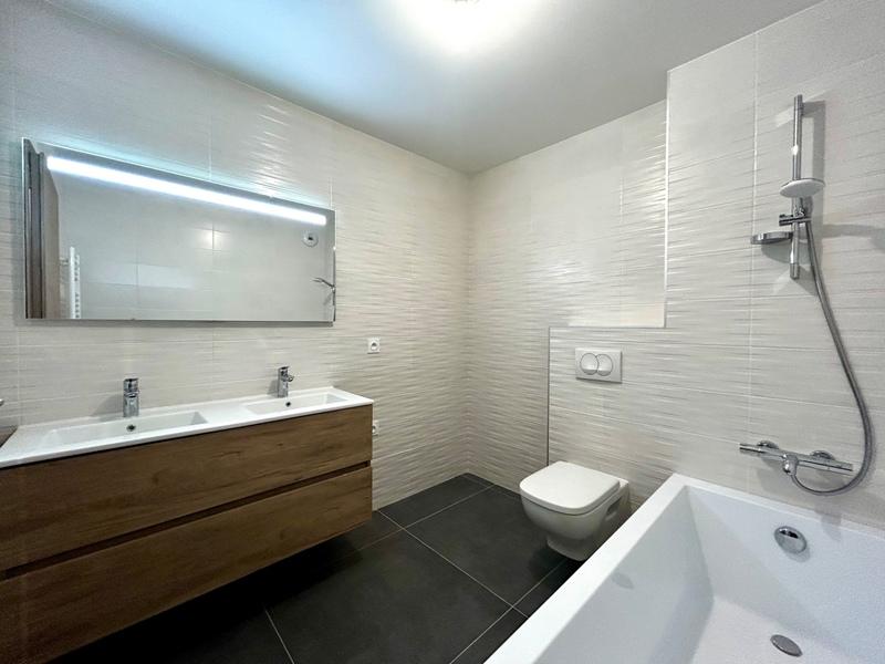 Appartement - 96 m² - 5 pièces