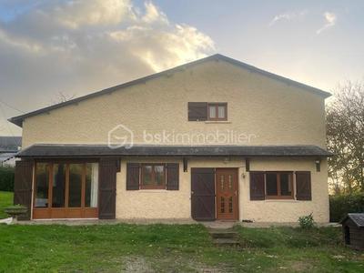 Maison traditionnelle - 184 m² - 9 pièces