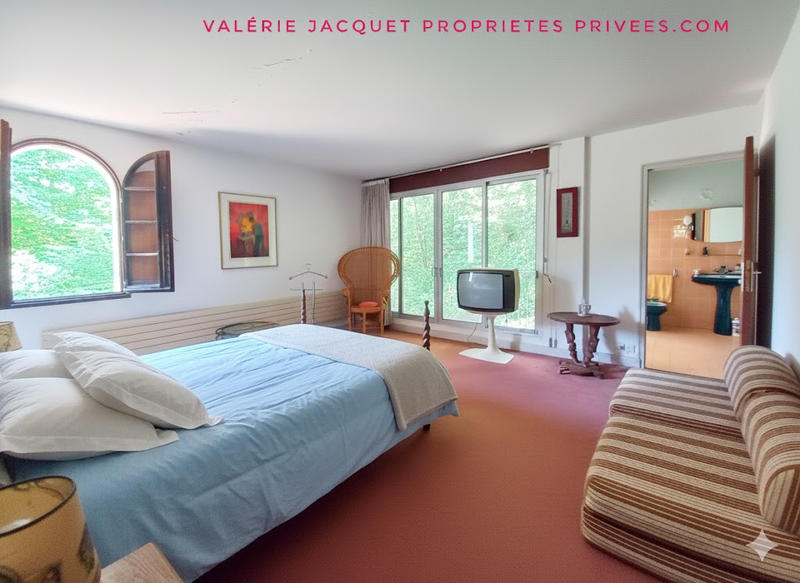 Maison - 240 m² - 7 pièces