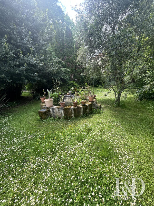 Maison - 323 m² - 10 pièces