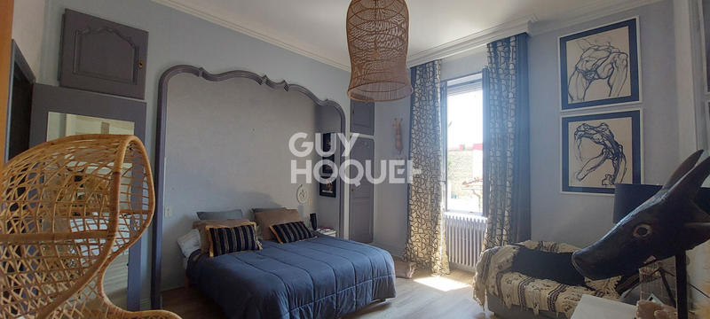 Maison - 252 m² - 9 pièces