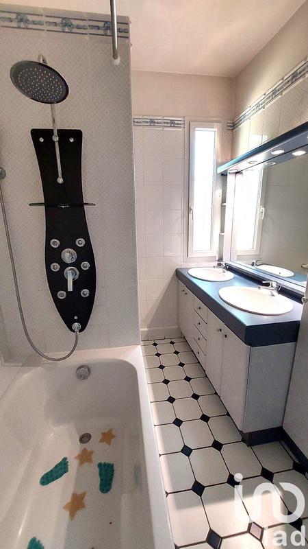 Maison - 290 m² - 8 pièces