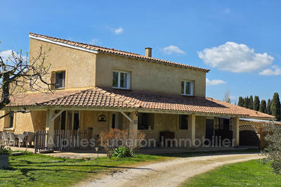 Maison - 220 m² - 4 pièces