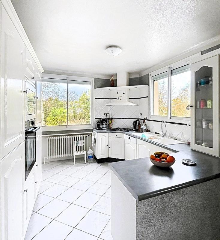 Maison - 297 m² - 9 pièces