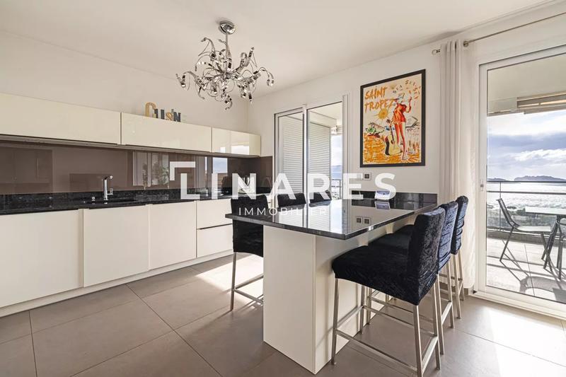 Appartement - 95 m² - 4 pièces