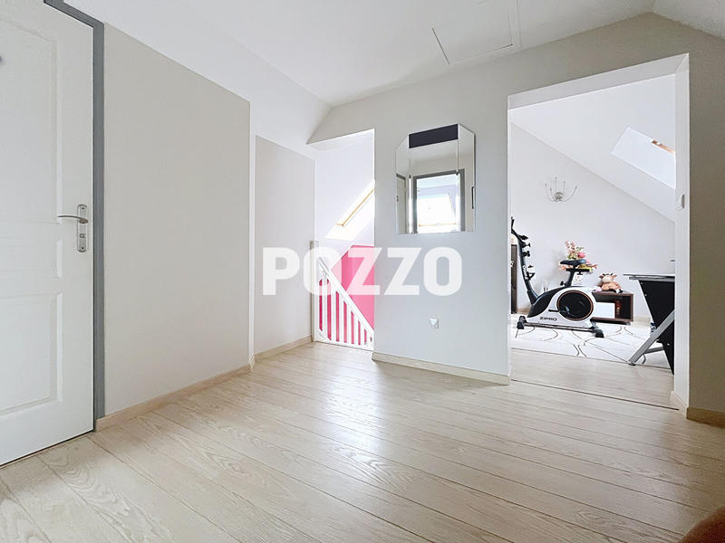 Maison - 176 m² - 10 pièces