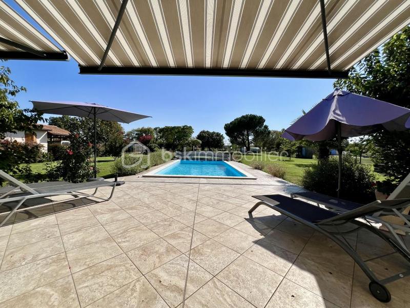 Maison - 218 m² - 7 pièces