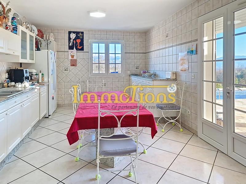 Villa - 200 m² - 6 pièces