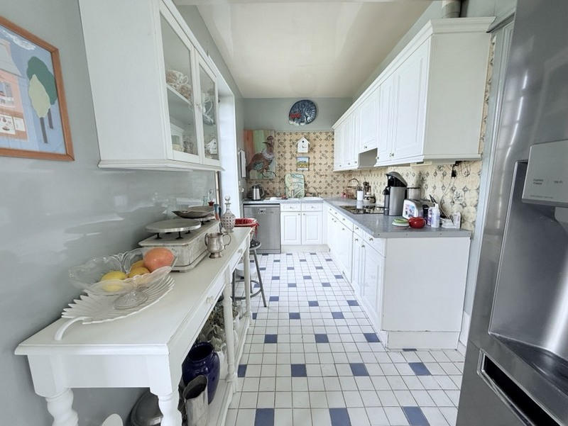 Maison - 276 m² - 9 pièces