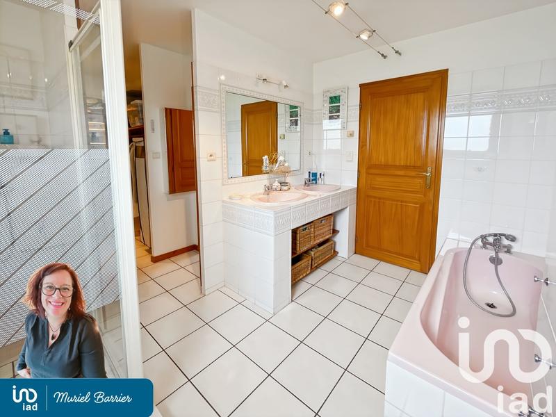 Maison - 208 m² - 8 pièces