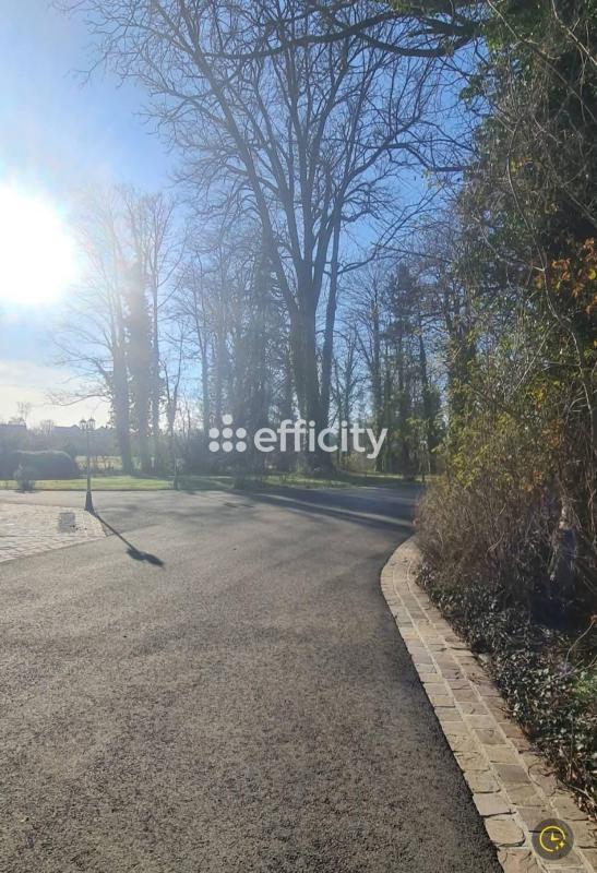 Maison - 954 m² - 40 pièces