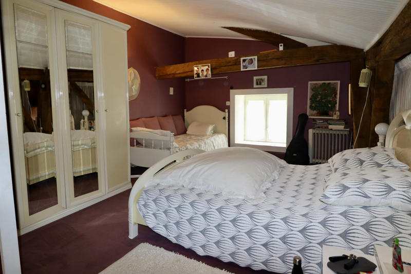 Maison - 460 m² - 9 pièces