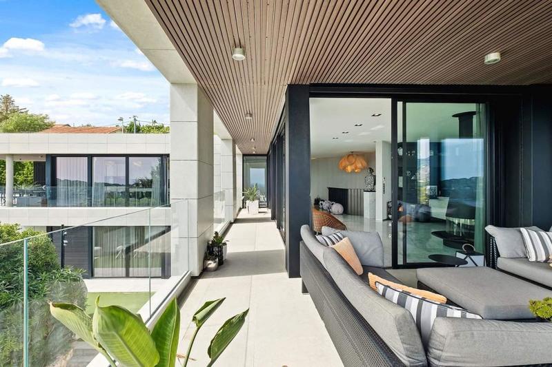 Villa - 300 m² - 6 pièces