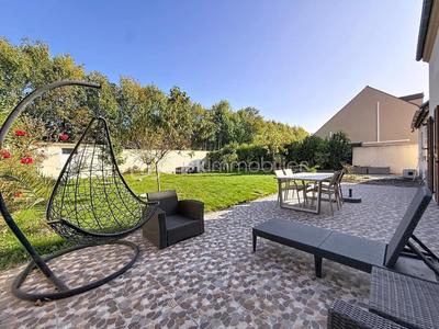 Maison traditionnelle - 134 m² - 6 pièces