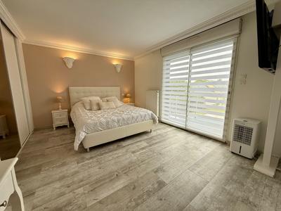 Maison - 180 m² - 9 pièces